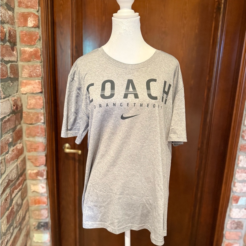 Nike Men's Gray Graphic Tee